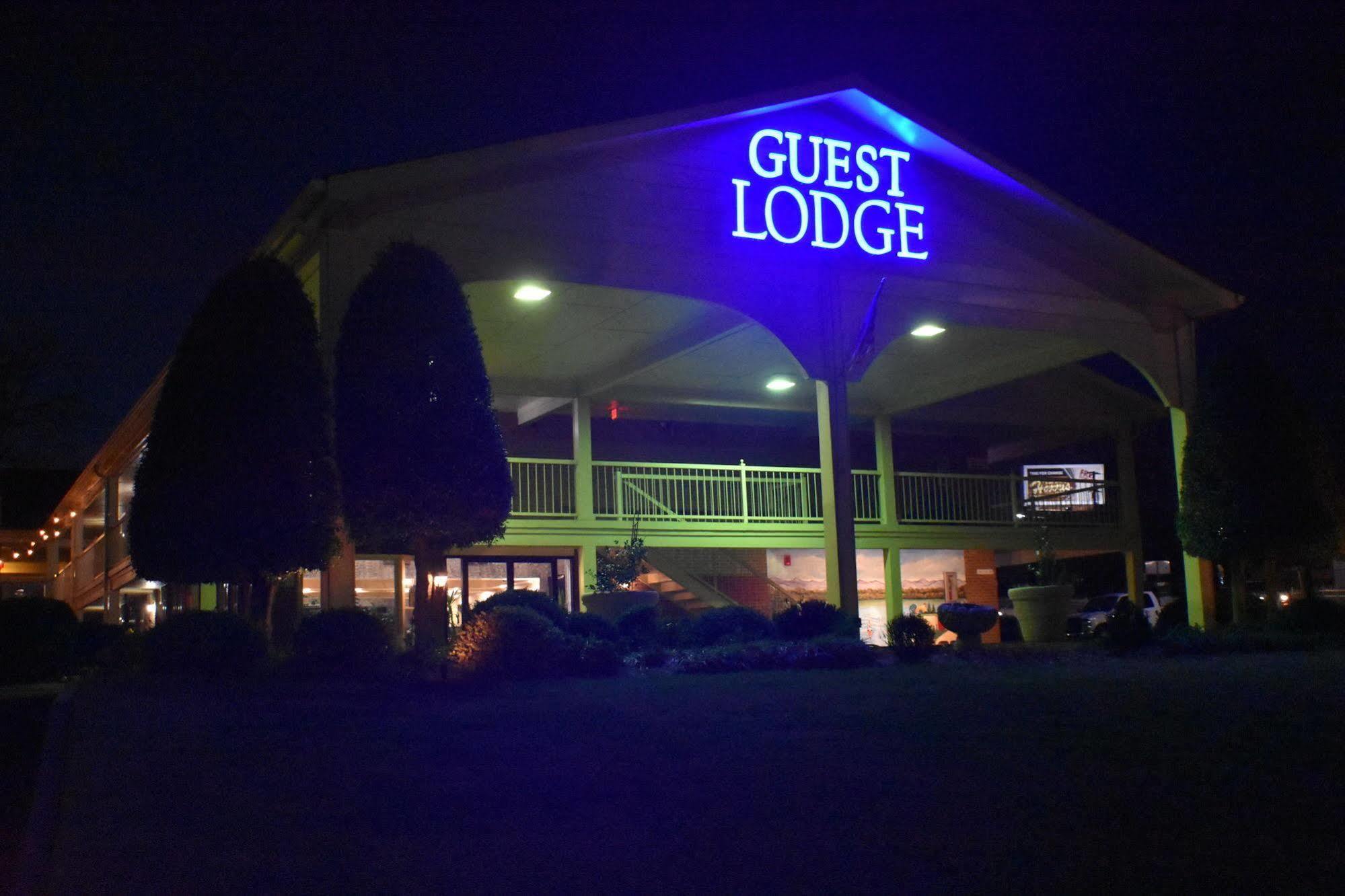 The Guest Lodge Gainesville Bagian luar foto