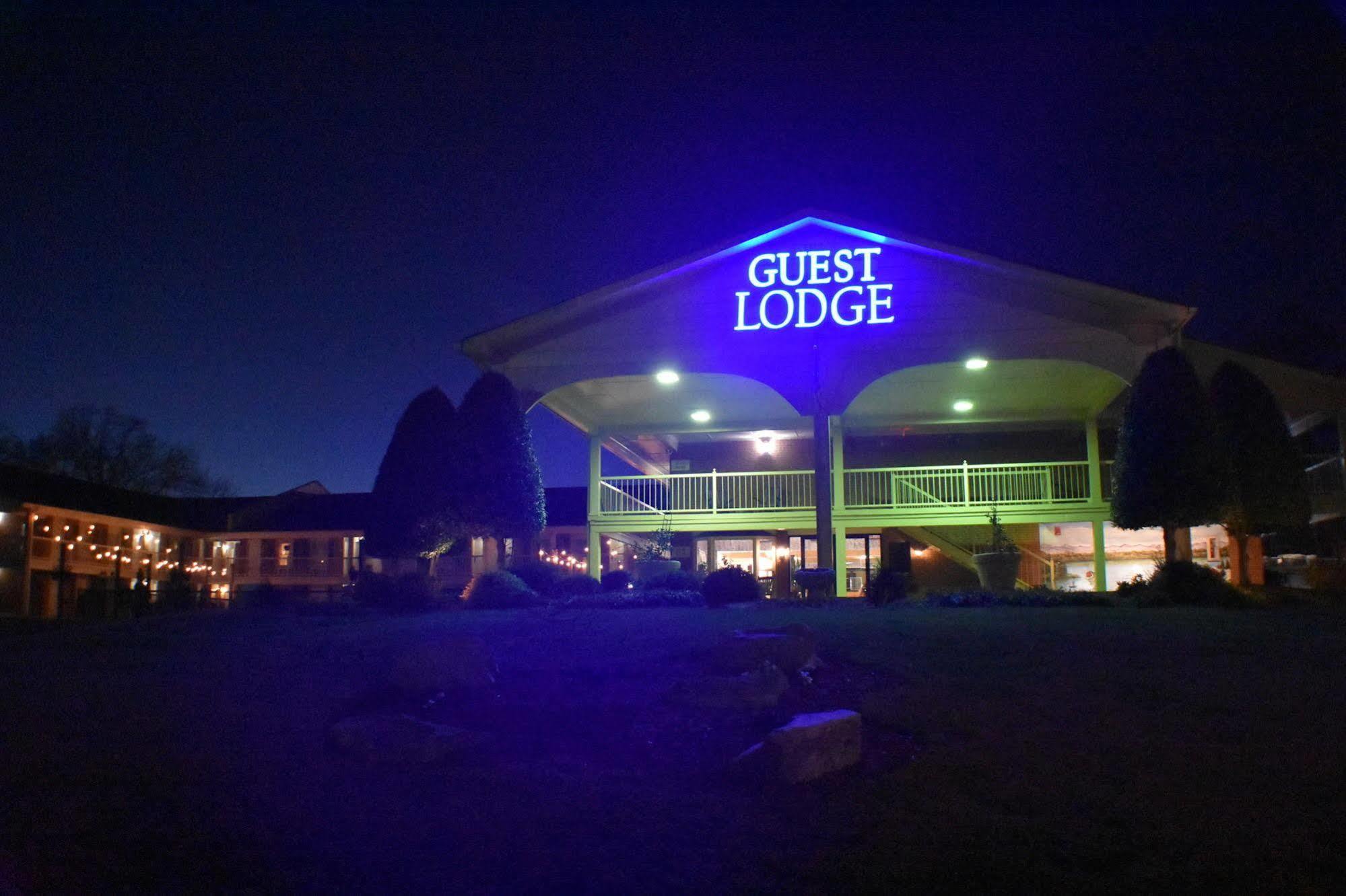 The Guest Lodge Gainesville Bagian luar foto